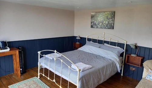 Habitación clásica doble, baño privado, vistas al puerto deportivo