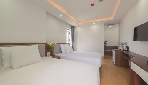 Habitación superior, 2 camas dobles, balcón, vistas a la ciudad