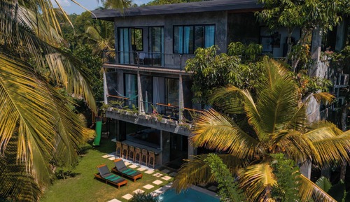 Villa clásica, terraza, vistas al mar