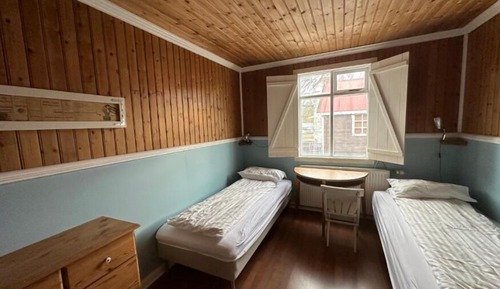 Habitación básica con 1 cama doble o 2 individuales