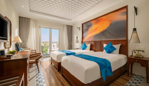 Habitación Deluxe con 1 cama doble o 2 individuales, balcón, vistas a la ciudad