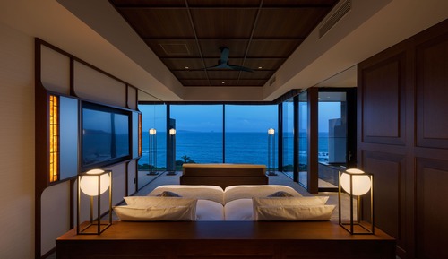 Habitación superior con 2 camas individuales, balcón, vistas al mar