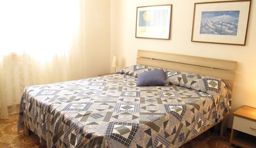Apartamento, 2 habitaciones, balcón, vistas al jardín