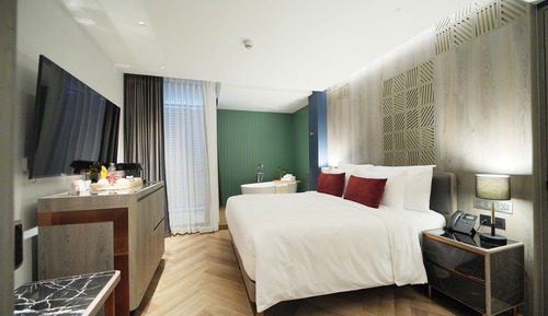 Habitación superior, en esquina (Ratree)