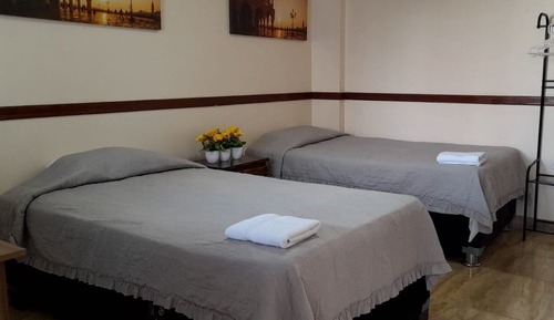 Habitación con 2 camas individuales
