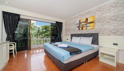 Deluxe Room Pool View