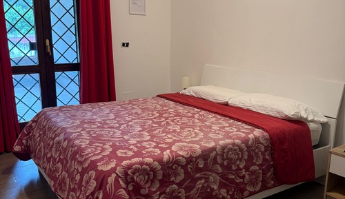 Habitación básica, 1 cama de matrimonio grande, vistas al jardín