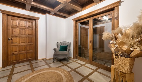 Casa superior, 5 habitaciones, bañera de hidromasaje, junto a la piscina