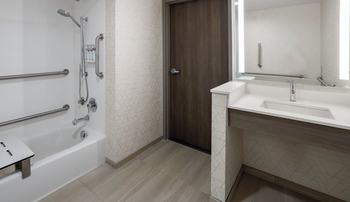 Suite, 1 cama de matrimonio grande con sofá cama, bañera accesible (Mobility)