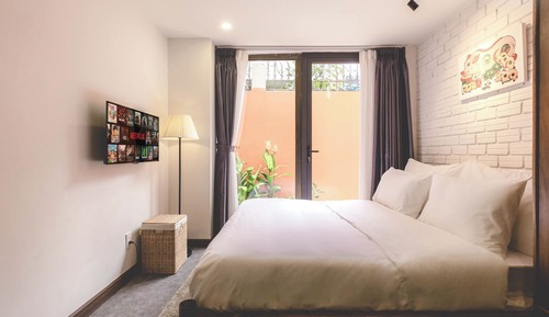 Estudio, vistas al jardín