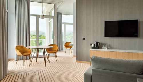 Habitación superior, balcón, vistas a la montaña