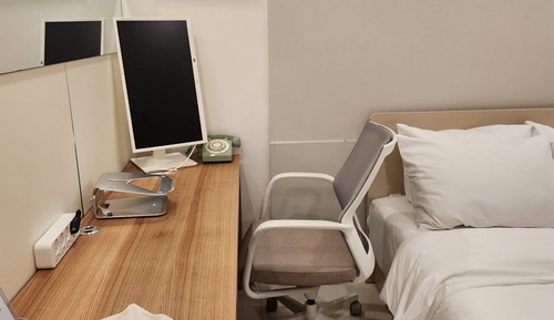 Business Room (SIDIZ Chair)