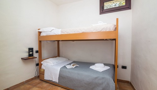 Family House, 2 Bedrooms (Frank House Few Minutes From The)