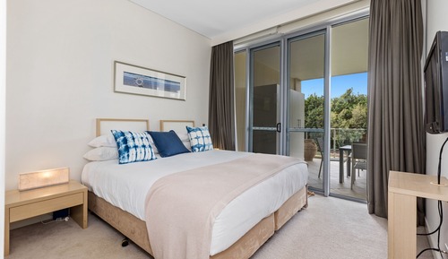 Luxury Apartment, 3 Bedrooms, Balcony, Park View