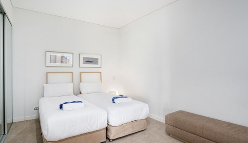 Luxury Apartment, 2 Bedrooms, Jetted Tub, Park View