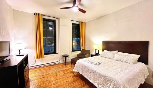Standard King Room with City View