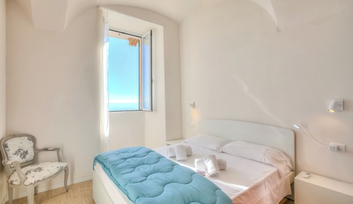 Apartamento familiar, 2 habitaciones, mirando al mar (La Casa Sulla Spiaggia - On The Beach)