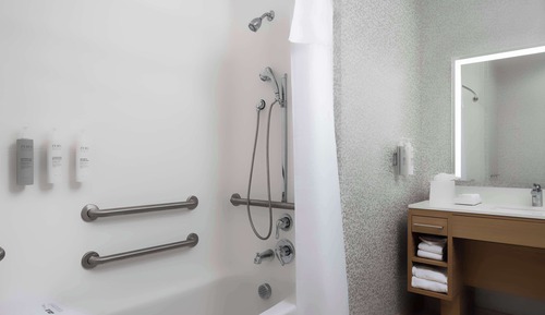Suite estudio, 1 cama de matrimonio grande, accesible para personas con discapacidad, bañera