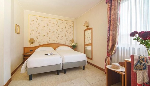 Habitación triple clásica