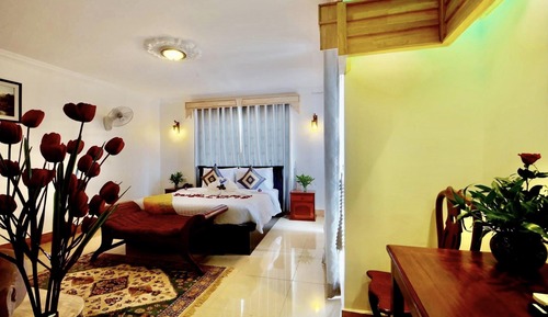Habitación Deluxe doble, 1 cama de matrimonio grande, vistas a la ciudad
