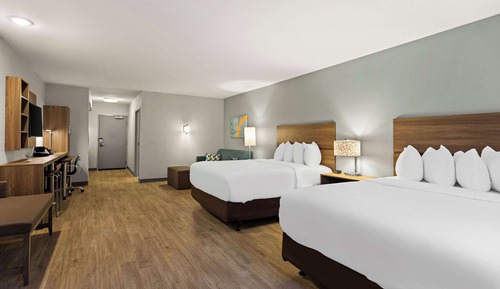 Suite, 2 camas de matrimonio, accesible para personas con discapacidad (Accessible Tub)