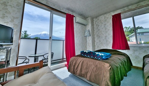 Habitación básica con 2 camas individuales