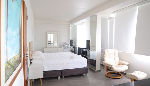 Suite estudio superior, balcón, vistas a la ciudad