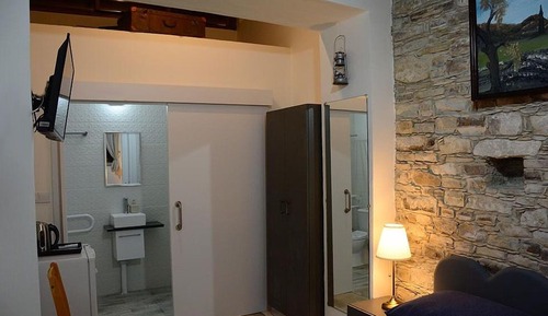 Habitación básica con 1 cama doble o 2 individuales