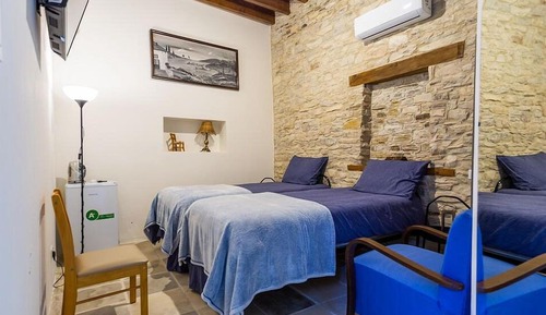 Habitación básica con 1 cama doble o 2 individuales