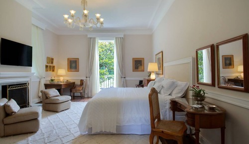 Habitación de lujo, bañera de hidromasaje, vistas al jardín