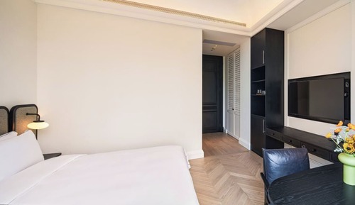 Estudio superior, 1 cama de matrimonio grande, frigorífico y microondas, vistas a la ciudad