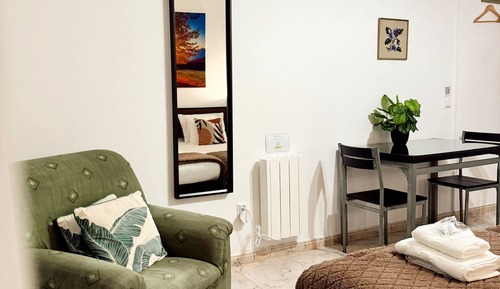 Habitación triple estándar, baño compartido, vistas al jardín