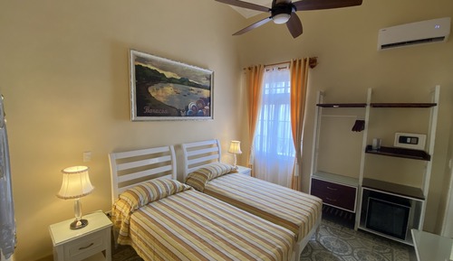 Habitación Club con 1 cama doble o 2 individuales