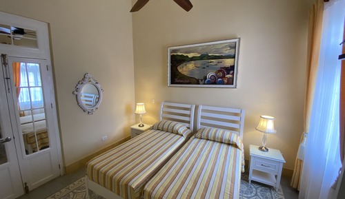 Habitación Club con 1 cama doble o 2 individuales