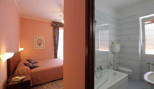 Habitación estándar con 1 cama doble o 2 individuales