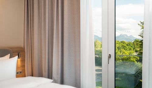 Habitación estándar, 1 cama de matrimonio con sofá cama, vistas a la montaña