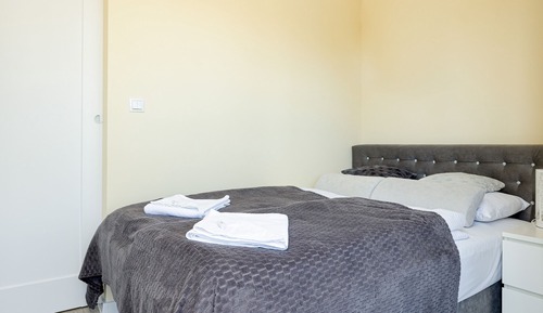 Apartment, 2 Bedrooms, Balcony, Beachside