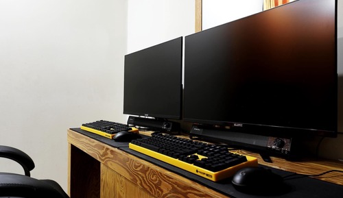 Room (Gaming 2PC &amp; Spa (LG-4K 75TV Brea)