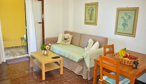 Apartamento, 2 habitaciones, fumadores, patio