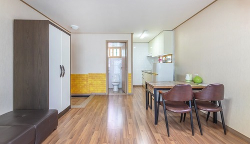 Basic Room, 1 Bedroom (B1)