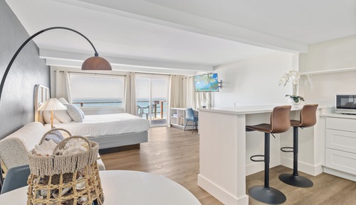 Deluxe King Room with Jetted Tub and Ocean View