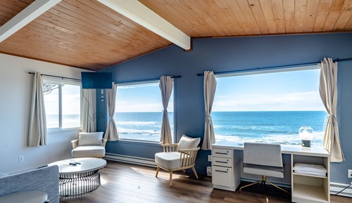 Deluxe Cottage w/Hot Tub, Kitchenette