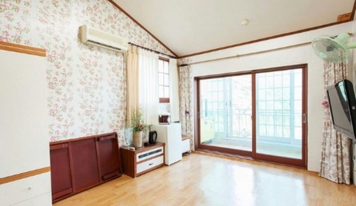 Room (Sea 8)