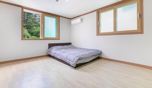 Room (Room 201 (26528))