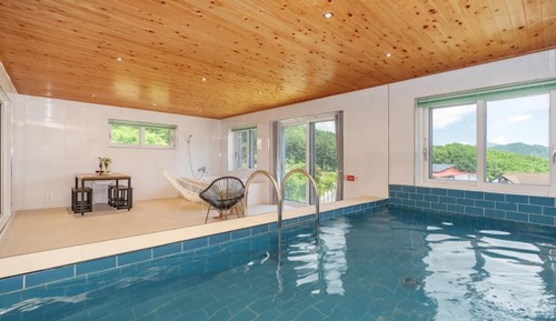 Room (Room 101 (Swimming pool not available)