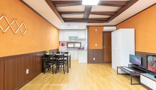 Room (Green Room (Cypress Tree Room))