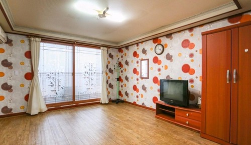 Room (Room 205)