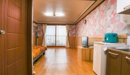 Room (Room 306)