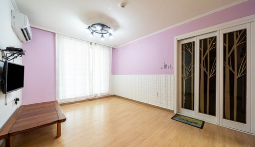 Room (Pink Rose 1)