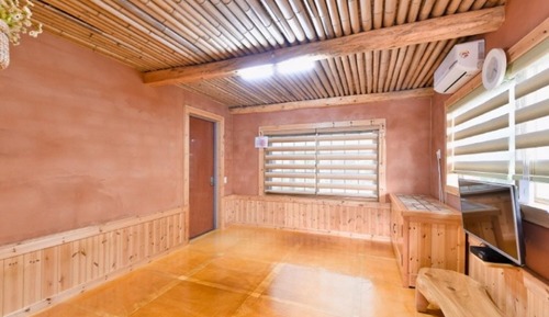 Room (Red-clay room)